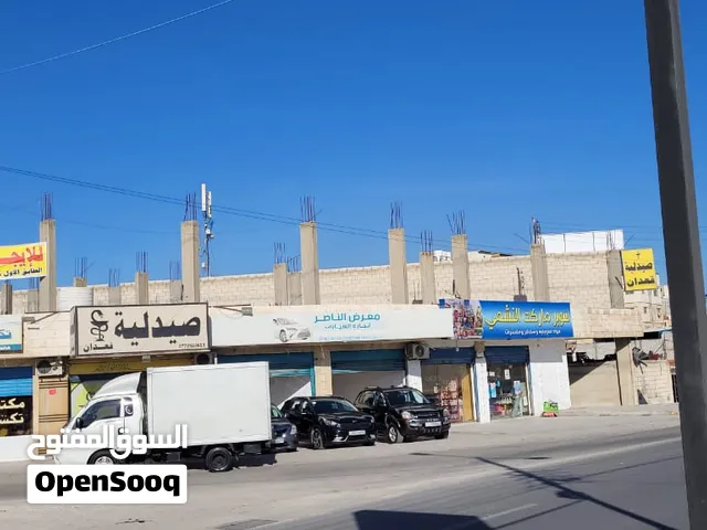 من المالك مباشرة في الزرقاء الجديده   طابق كامل و مستودع و محلات للايجار