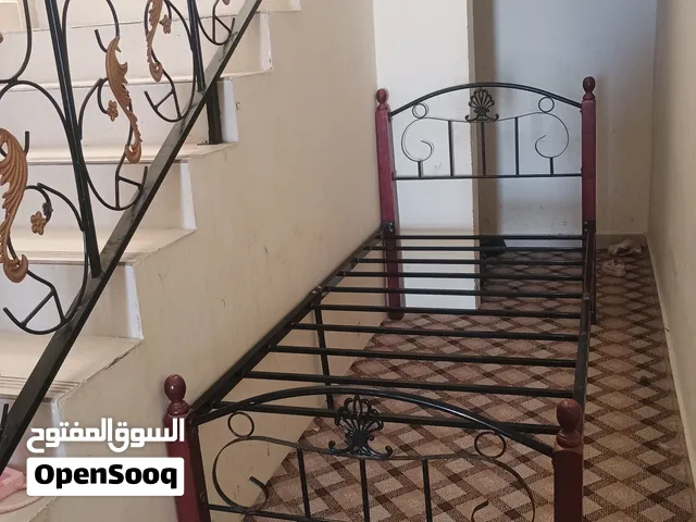 سرير للبيع