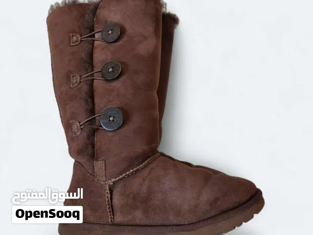 UGG Women's Brown Bailey Button Triplet  Chocolate Boots حذاء UGG نسائي بني