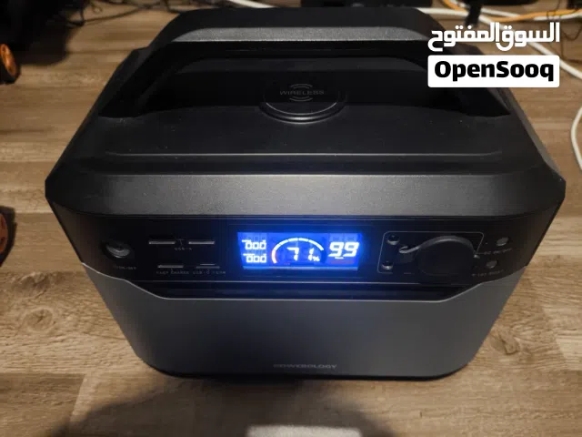 محطة طاقة Powerology بقدرة 600 وات و بطارية 120,000 مللي امبير ، مع مدخلين كهرباء وعدة مداخل USB