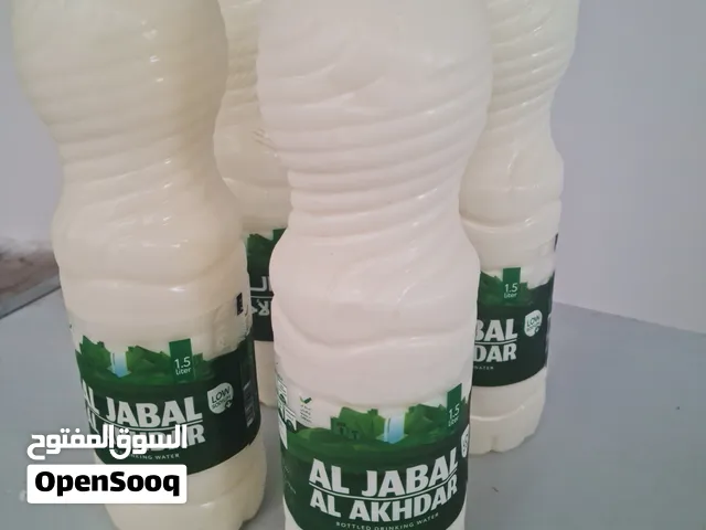 حليب والبان ابقار طازج من مزرعة