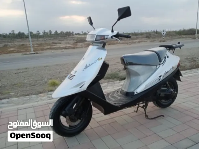 سوزوكي دراجة نارية مستعملة بحاله نضيفه جدا بمحرك 100 سي سي