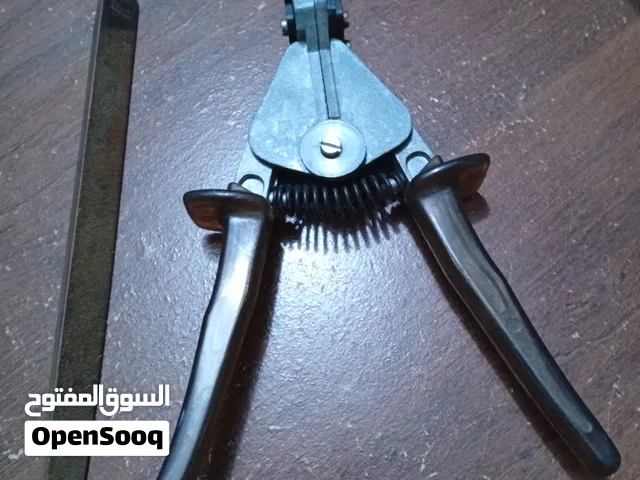 سلام عليكم قاشطة قاطعة اصلي قديم مع مبرد أوربي اصلي سعر 22 لف دينار عراقي بغداد