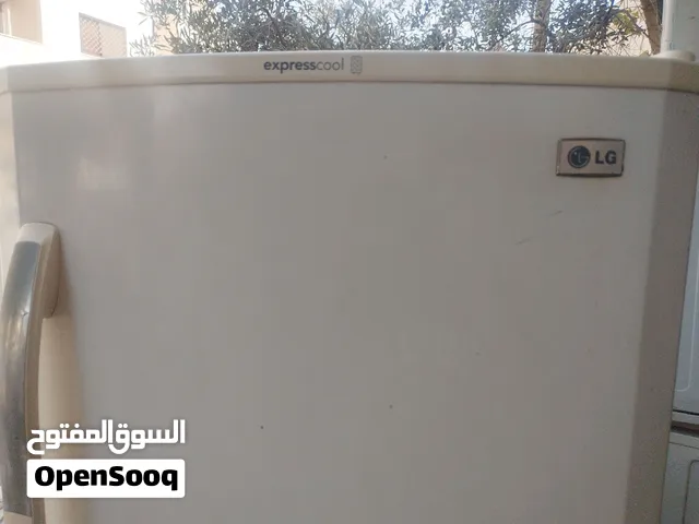 ثلاجه LG بحاله ممتازه حجم متوسط. . . . . . . . . . . . . . . . . . . . . . . . . . . . .... . . ....