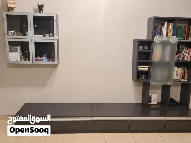 وحدة تلفزيون كاملة مع مكتبات جانبية