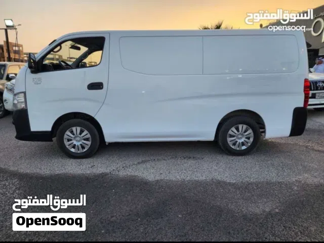للإيجار باص نيسان مقفل مديل 2023