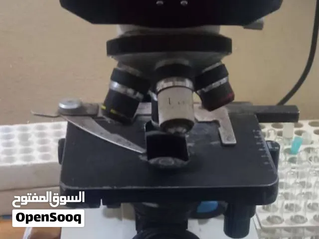 ميكرسكوب مستعمل للبيع 250ريال سعودي-العدسه 100 تحتاج مسح او استبذال