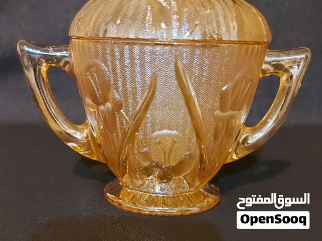 إناء زجاجي نادر