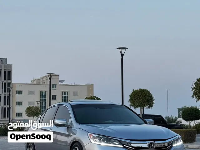 للبيع هوندا اكورد موديل 2016 مواصفات امريكية السعر 3600 ريال عماني قابل للتفاوض السيارة نظيفة .