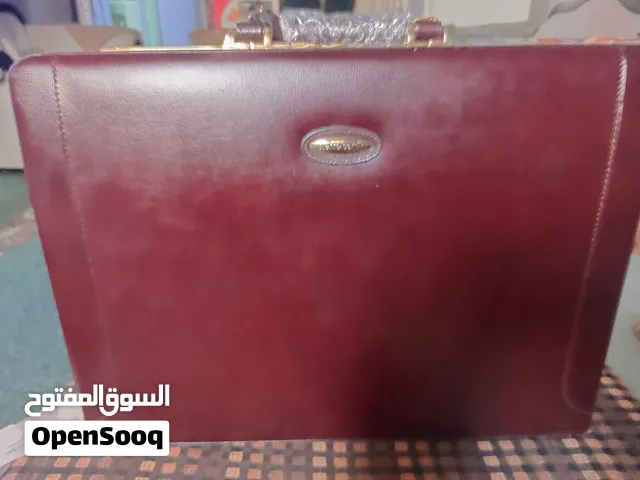 شنطة رجال أعمال بيير كاردان أصلي  زيرو بالكرتونة مخزون قديم نوادر