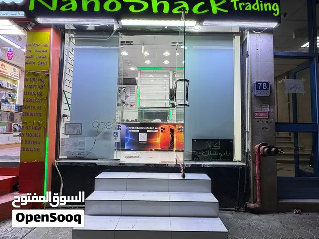 فرصه لا تتكرر محل للبيع بسعر ممتاز المحل جاهز كامل مع الرخصه مع الديكور مع معدات الصيانه يحتاج بضاعه