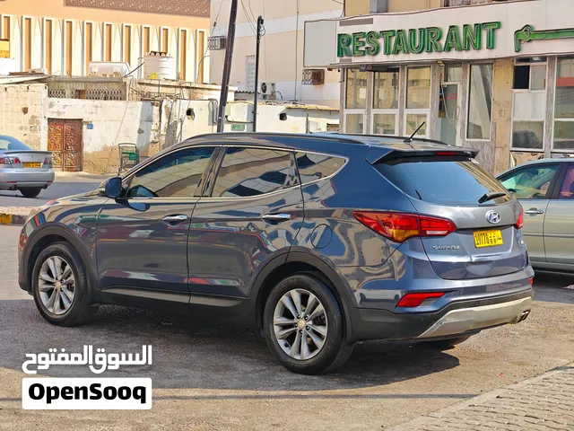 Hyundai Santa Fe 3.3L V6 – 2017 4WD Oman Spec