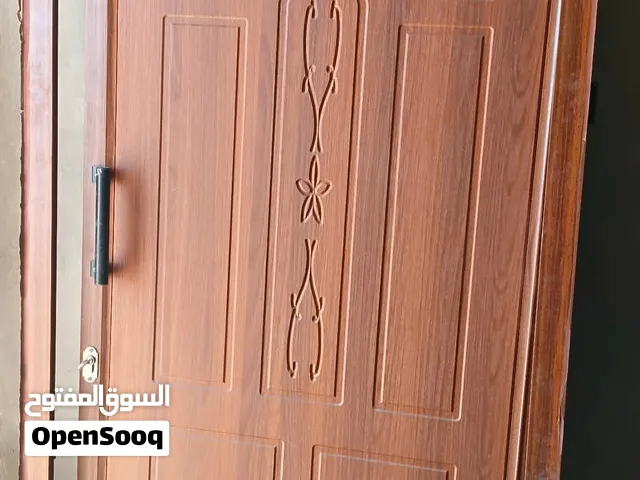 باب المنيوم لون بني عرض 90 طول 183