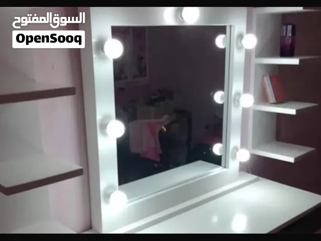 مرايا مع رفوف