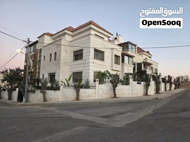 فيلا فاخرة متلاصقة للبيع في الظهير