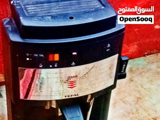 مكنة قهوه صناعه فرنسيه بحاله جيده جايه في مزاد بركب الفيشه بتشتغل  وتعمل صوت والبوز المعدن ده بينزل