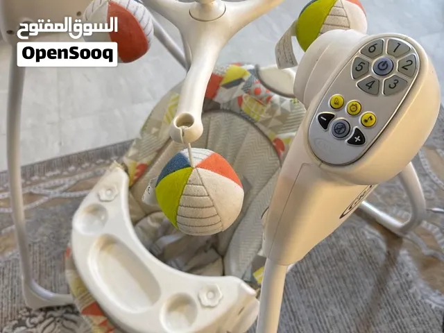 للبيع – أغراض أطفال وطاولات بحالة ممتازة وأسعار مناسبة