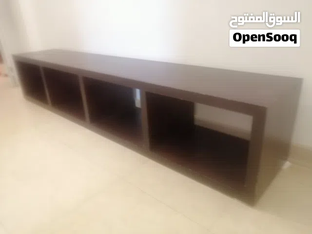 طاولة تلفزيون من الخشب.. بلون الموجونو نظيفه للبيع