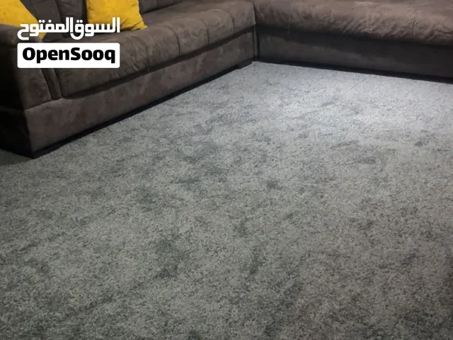 موكيت لون سكني شاغي ( استعمال خفيف ) 4*4،5  ومعهم برادي لون سكني
