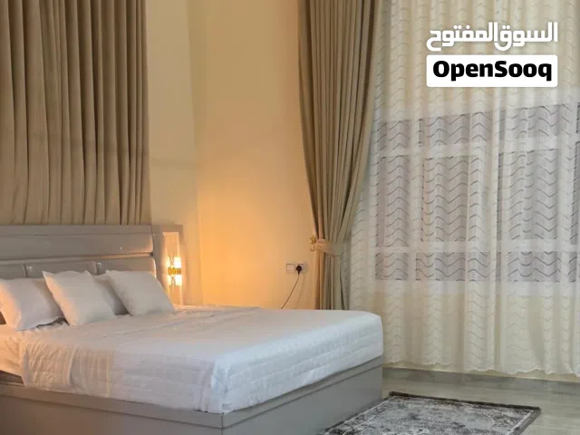 غرفة و شقة بطابع فندقي مريح قريب من برج الصحوه و الخوض سادسه و خلف جامع سلطان قابوس مع جميع الخدمات