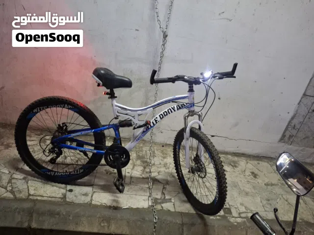 سيكل شبه جديد . نوع هجين رياضي (Hybrid Mountain Bike) وتحديداً من العلامة التجارية PRO YARD موديل T