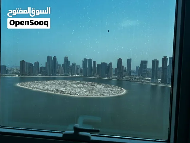 اجمل شقة اطلالة بحرية مباشرة كاملة في الشارقة غرفتين وصالة مع باركن مجاني