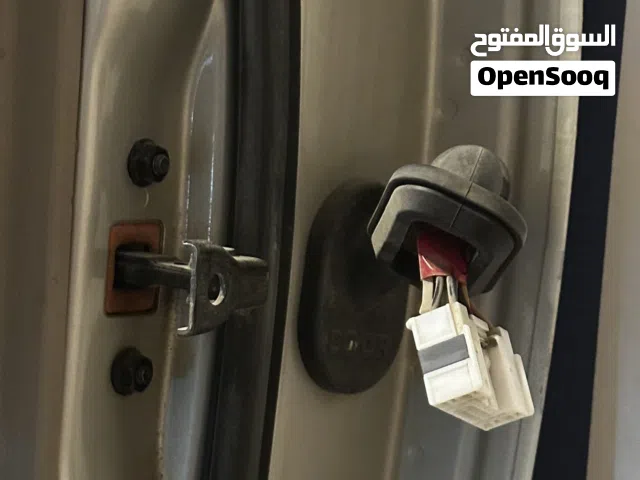 النترا 2017 لون بيج فاتح باب يسار خلفي