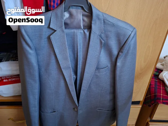 بدلة رسمية جديدة لم تلبس بعد