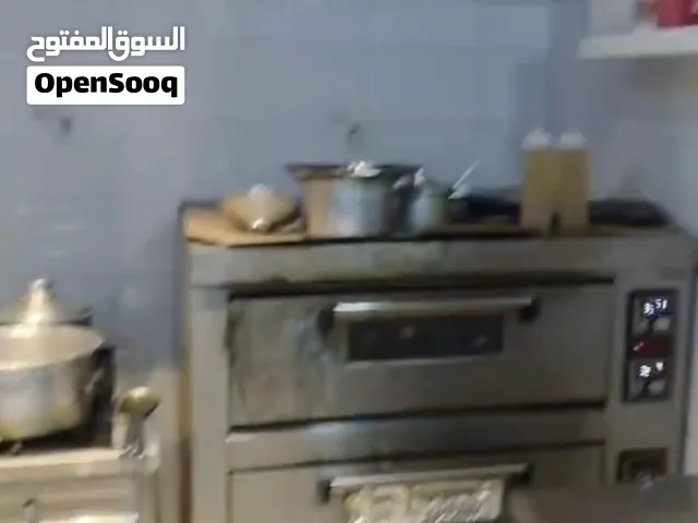 للبيع محل بالعارضيه الحرفي مساحه 40 م + سندره  ويوجد محل للبيع بحولي مطعم بالمعدات مساحه 40 م