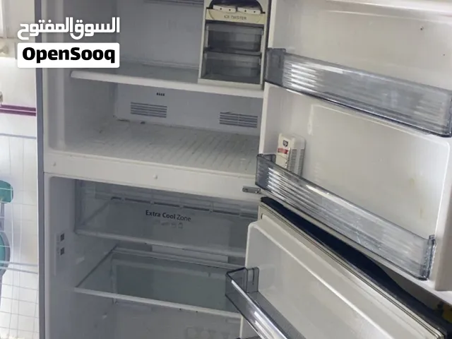 ثلاجه حجم كبير استعمال خفيف جدا وشغاله ميه ميه