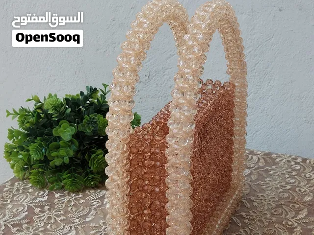 جنطة خرز يدوية الصنع  شغل يدوي مرتب ومميز مصنوعة باهتمام بالتفاصيل مناسبة للطلعات والمناسبات