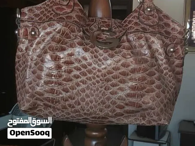 حقيبة مميزة بخامة و جودة عالية وسعر بسيط مقارنة بجودتها حجم وسط