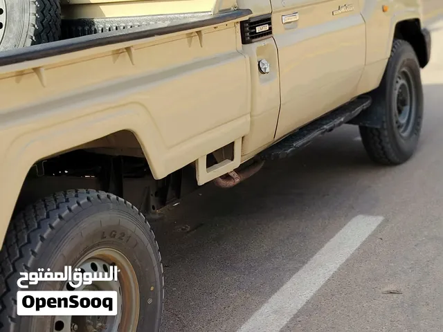 تويوتا سرليون فرده الوكيل 2018 عيب لا انشاءالله من ورشه لي 10  سعر 230 ليبي وتس