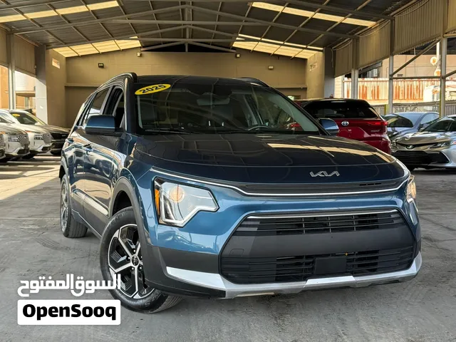 Kia Niro Hybrid 2025 فل كامل عدا الفتحه تصلح تكسي عداد قليل فحص كامل