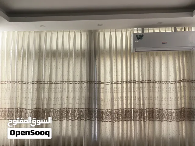 ستائر شبه جديده للبيع