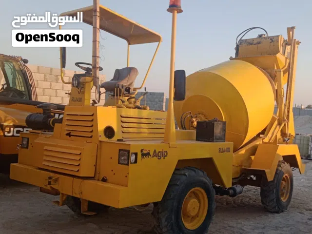 خلاطةخرسانةمتحركةفورويل4000لتربحالةالوكالة سيلاايطالي عملت فقط335ساعةمواصفات عالية تحميل وتفريغ ذاتي