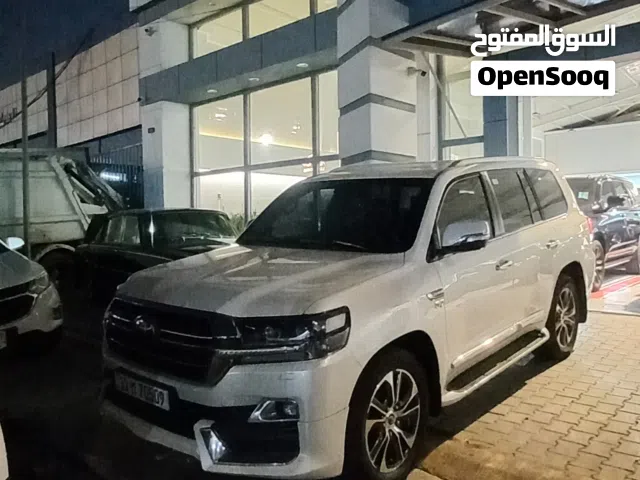 تويوتا  لاندكروزر  فئةVXS  موديل 2020 5.700 محرك 8 سلندر  V8  فل مواصفات  (جكات ) عداد المسافة 108,0