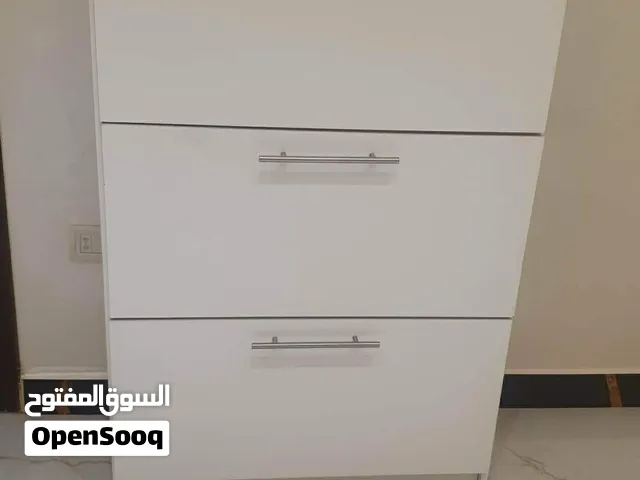 خزانة أحذية و طاولة وكنب وطاولة سفرة