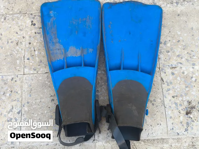 زعانف غوص سباحة كعب مفتوح بحزام مقاس قابل للتعديل (مستعملة)