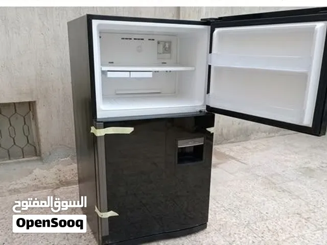 ثلاجه دايو في حالة ممتازة مع شاشة حرارة خارجيه