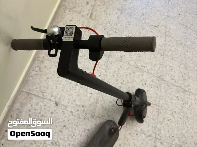 السلام عليكم سكوتر كهربائي شاومي ربي يبارك السرعة 25 يشكي من حاجة وحدة يبي الحم