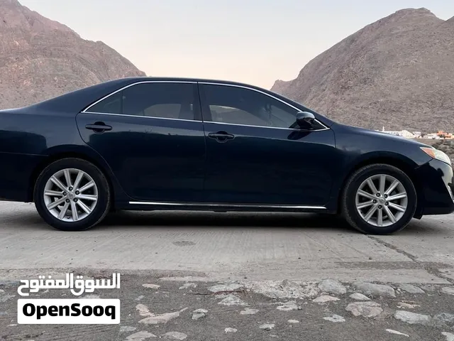 كامري تويوتا 2014 XLE كوبيه مرخصة مع فتحة بانوراما وتكييف داخلية أمريكية