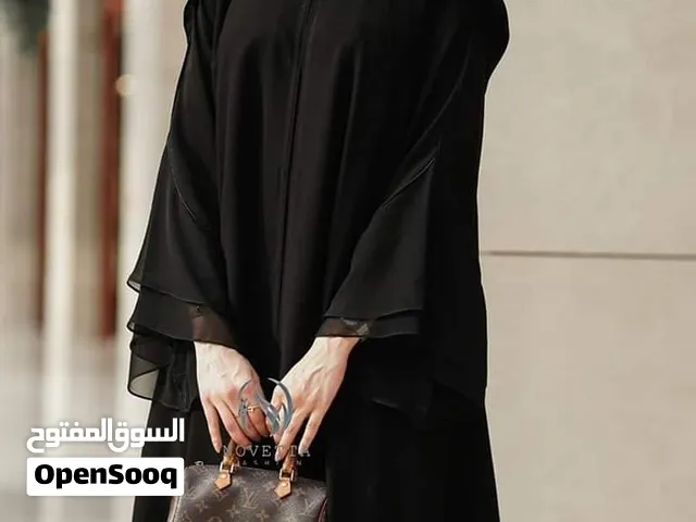 عباية سوداء أنيقة بسحاب أمامي وخامة مريحة