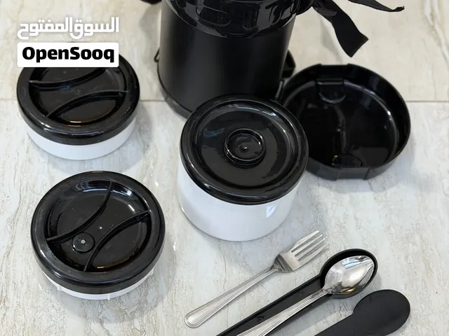 Thermal lunch box with containers