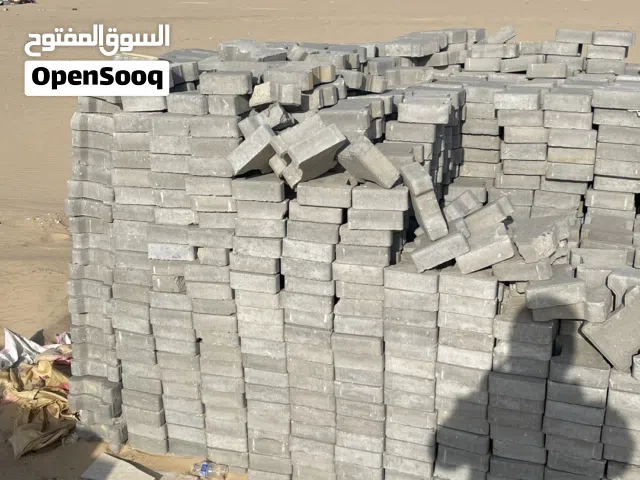 للبيع ( بلاط متداخل + رصيف ) شبه جديد