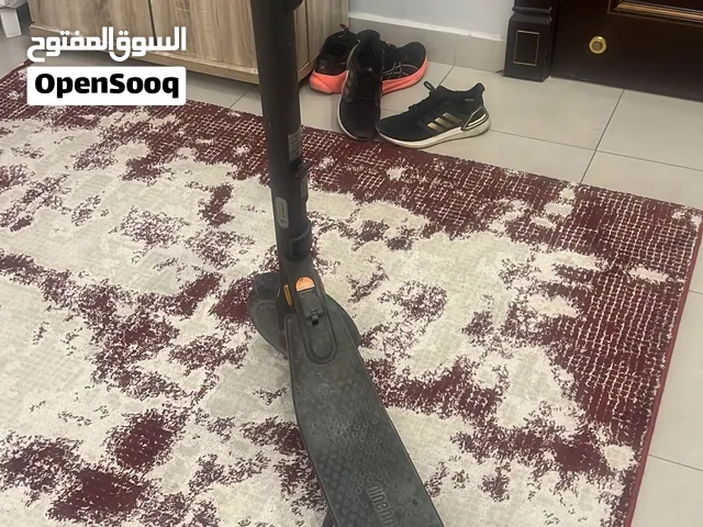 سكوتر ناين بوت كهربائي es2 يشيل وزن 120 كيلو وسعره 85 دينار وما شاء الله السكوتر قوي والبطارية