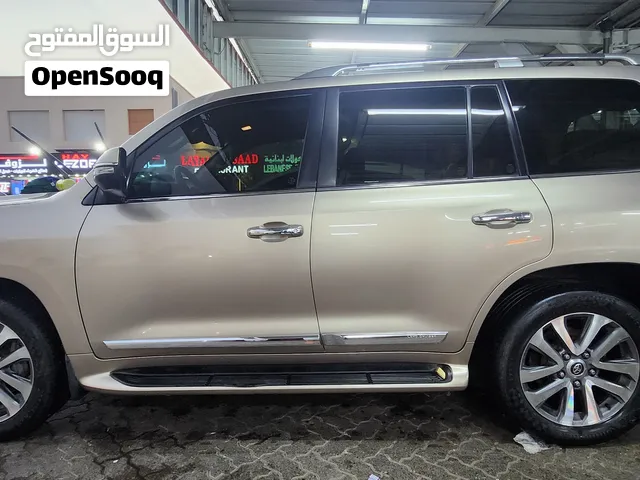 Landcruiser 2016 first owner VX-S , V8 5.7 المالك الأول، بجميع المواصفات