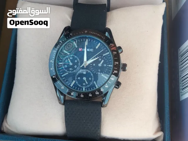 تصميم رياضي وعصري يناسب جميع الإطلالات  سوار أسود مريح وأنيق  ميناء أزرق بتفاصيل راقية