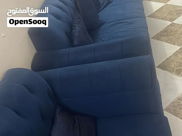 كنب مستعمل يبي له تنظيف القماش بس دولاب غرفه نوم ثلاثه منهم