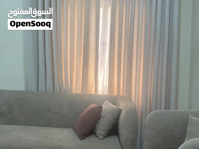 كنب جديد للبيع مع الستاره ب 500